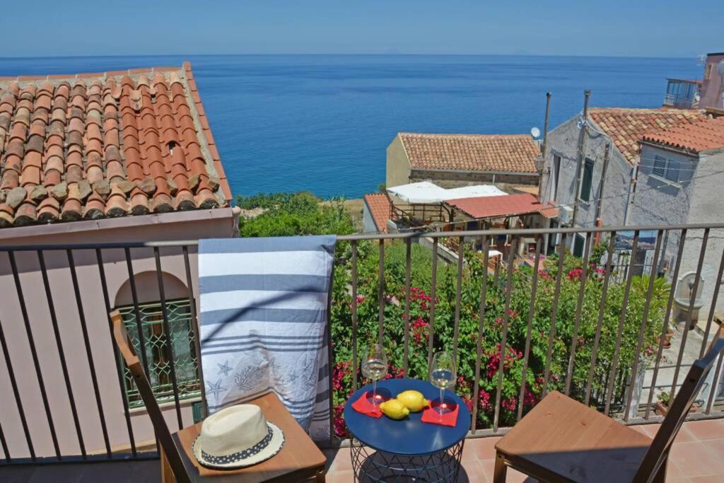 Апартаменти Terrazza Ambrogio Сант'Амброджіо Екстер'єр фото